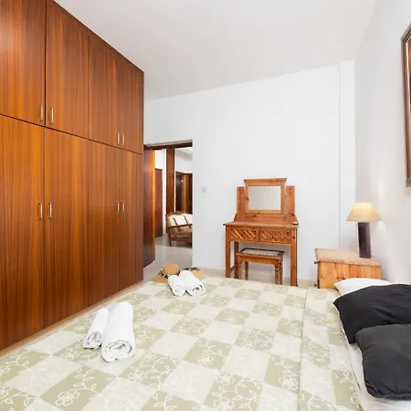 Villa Irene Palace *